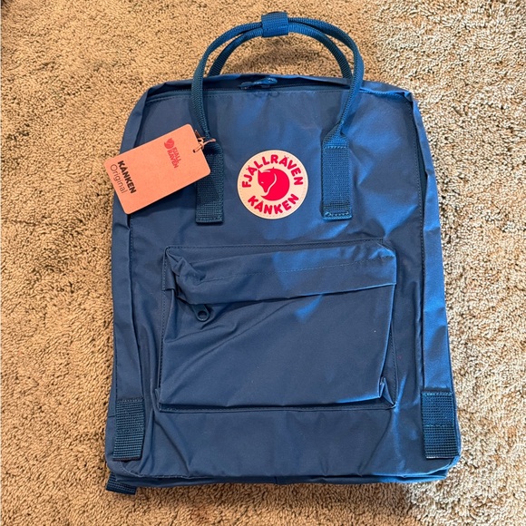 NWT Fjällräven Kånken Glacier Green Backpack - Picture 2 of 4